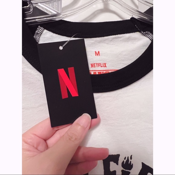 NWT Stranger Things The Hellfire Club Raglan Graphic Baseball Tee Tshirt - Picture 3 of 7